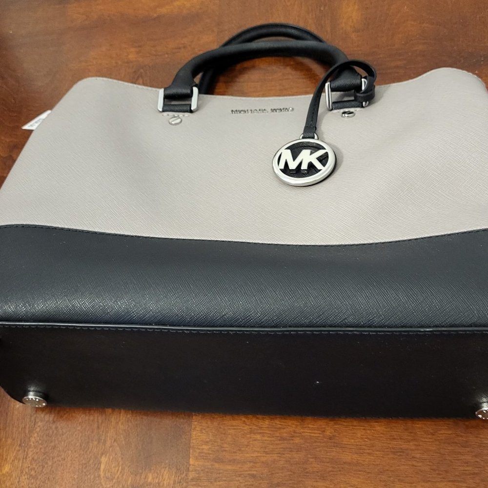 Never used-Michael Kors Savannah Large, Colour Blocked Handbag